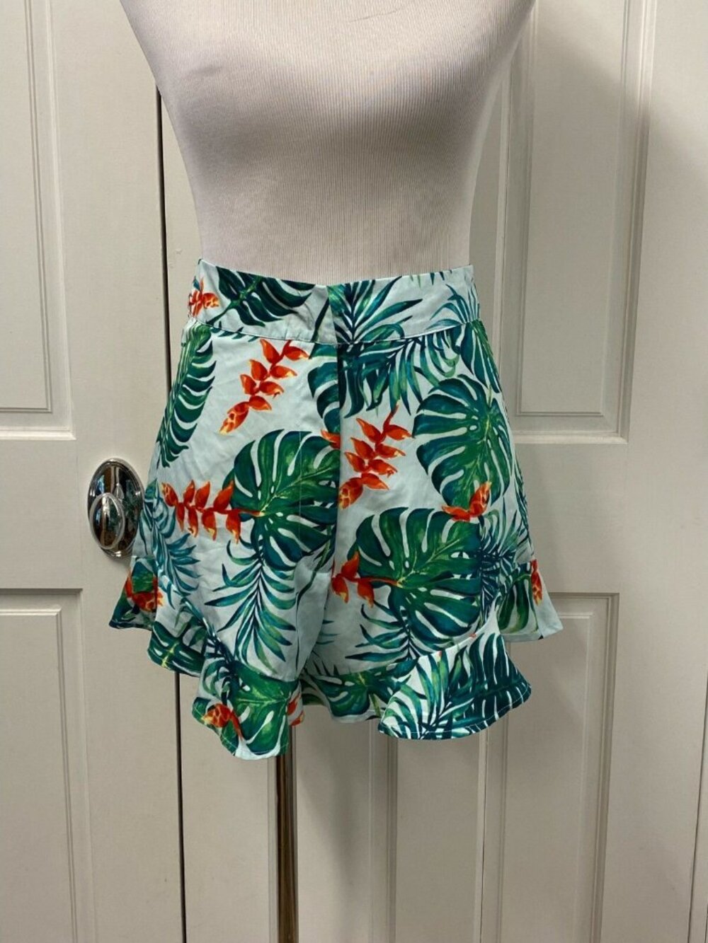 Womens Size 4 High Waist Shorts Tropical Leaf Print Ruffle Hem